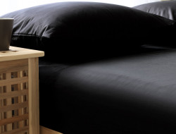 Простыня однотонная сатиновая TANGO Soho черная 240х260