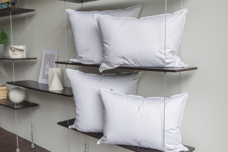 Подушка GERMAN GRASS 3 STARS FAMILIE DOWN 45х45 упругая