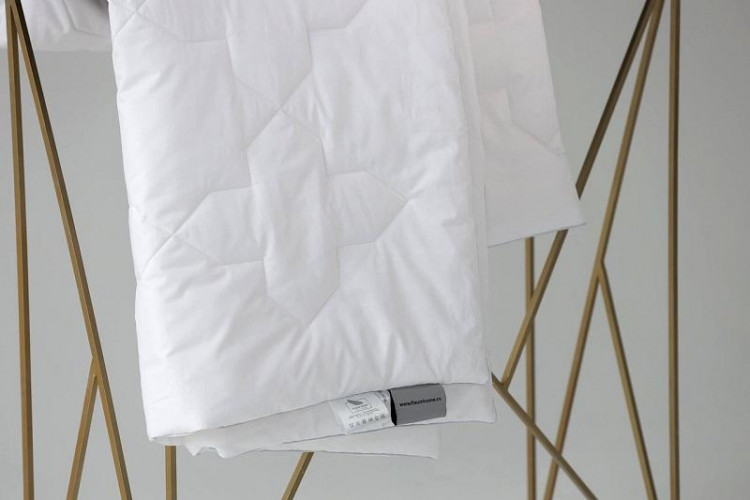 Одеяло стеганое из шерсти мериноса FLAUM HOME SEASON 150х200 всесезонное