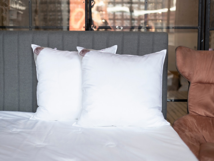 Подушка GERMAN GRASS LUXURY SILK GRASS 68х68 мягкая